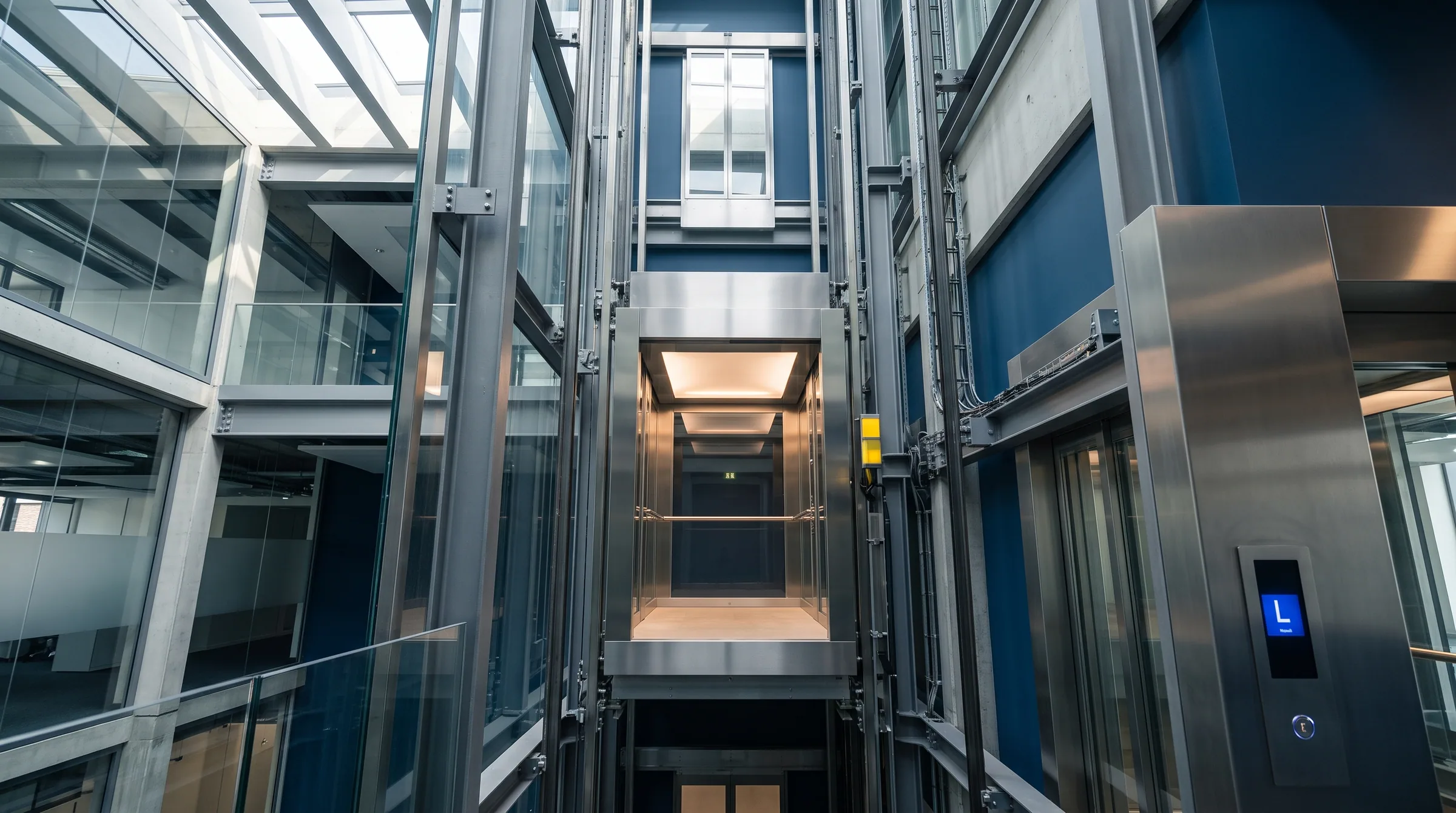 Cabine d'ascenseur moderne dans un immeuble au Luxembourg